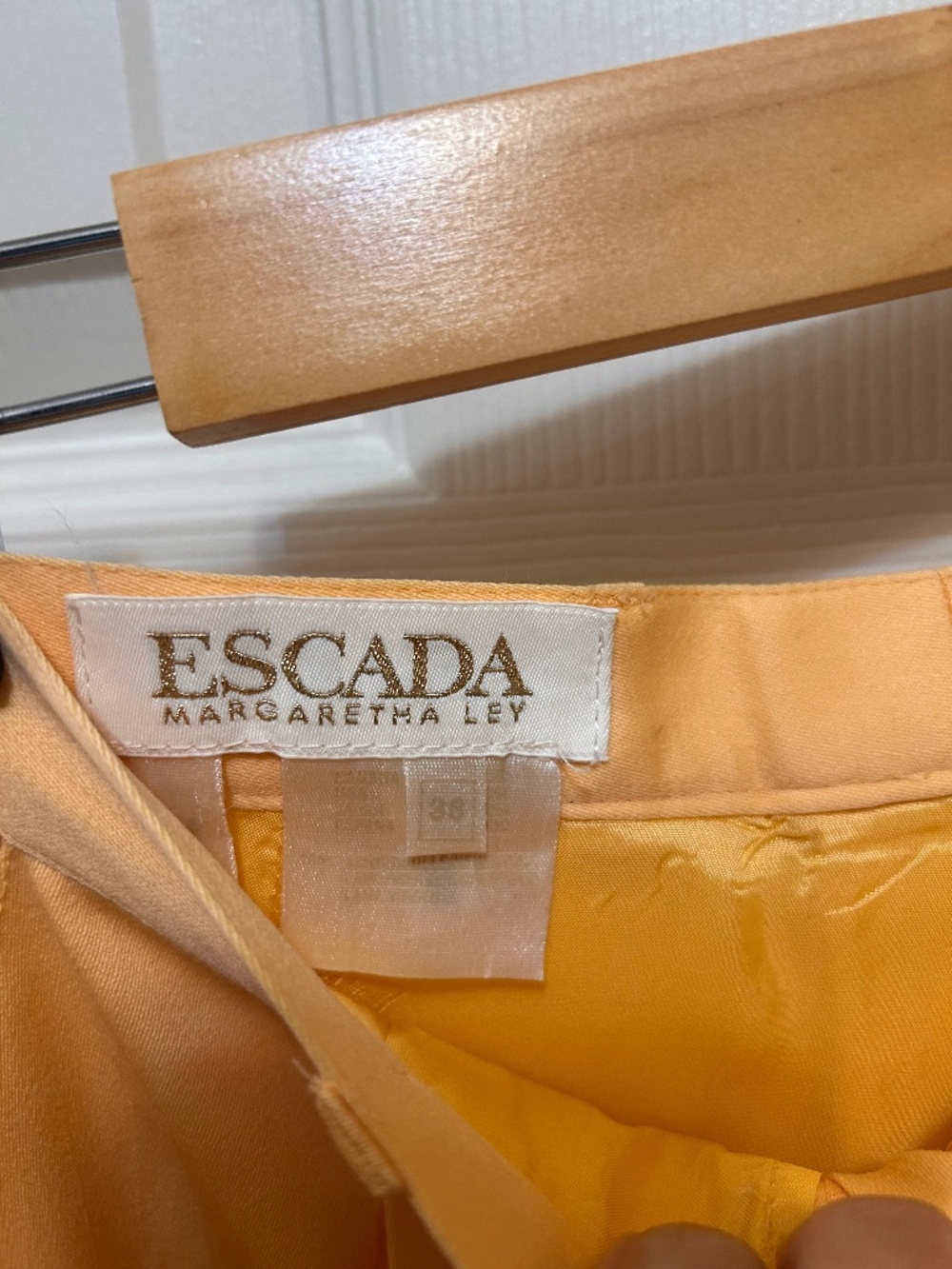 ESCADA YELLOW BEIGE 100% WOOL PEGGED TAPERED DRESS PANTS